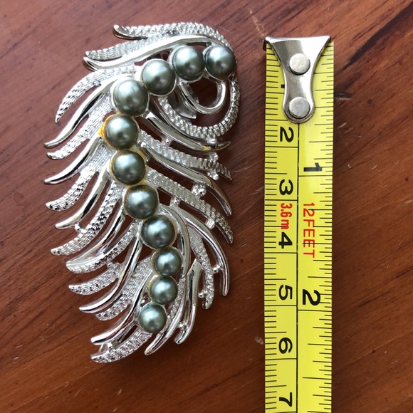 Sarah Coventry Silvertone Ear Cuff - Picture 4 of 4